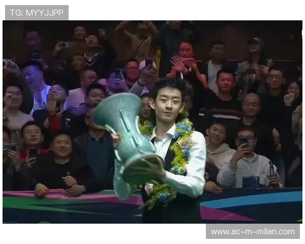 5-4!吴宜泽领先希金斯,上半场狂轰三杆破百,吴希泽的 5-4!吴宜泽领先希金斯,上半场狂轰三杆破百,吴希泽的