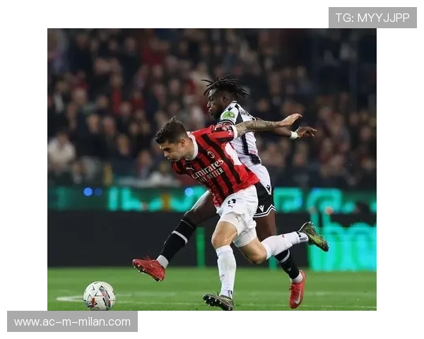 AC米兰演练快速攻防转换,莱奥反击推进效果惊人 AC米兰演练快速攻防转换,莱奥反击推进效果惊人