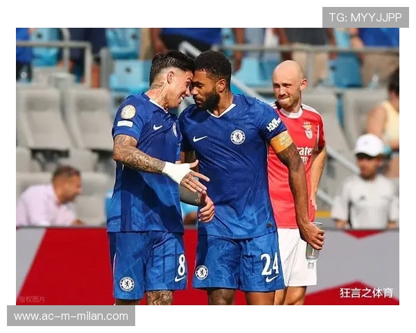 切尔西中路夹击后长传穿透对手中卫 切尔西中路夹击后长传穿透对手中卫