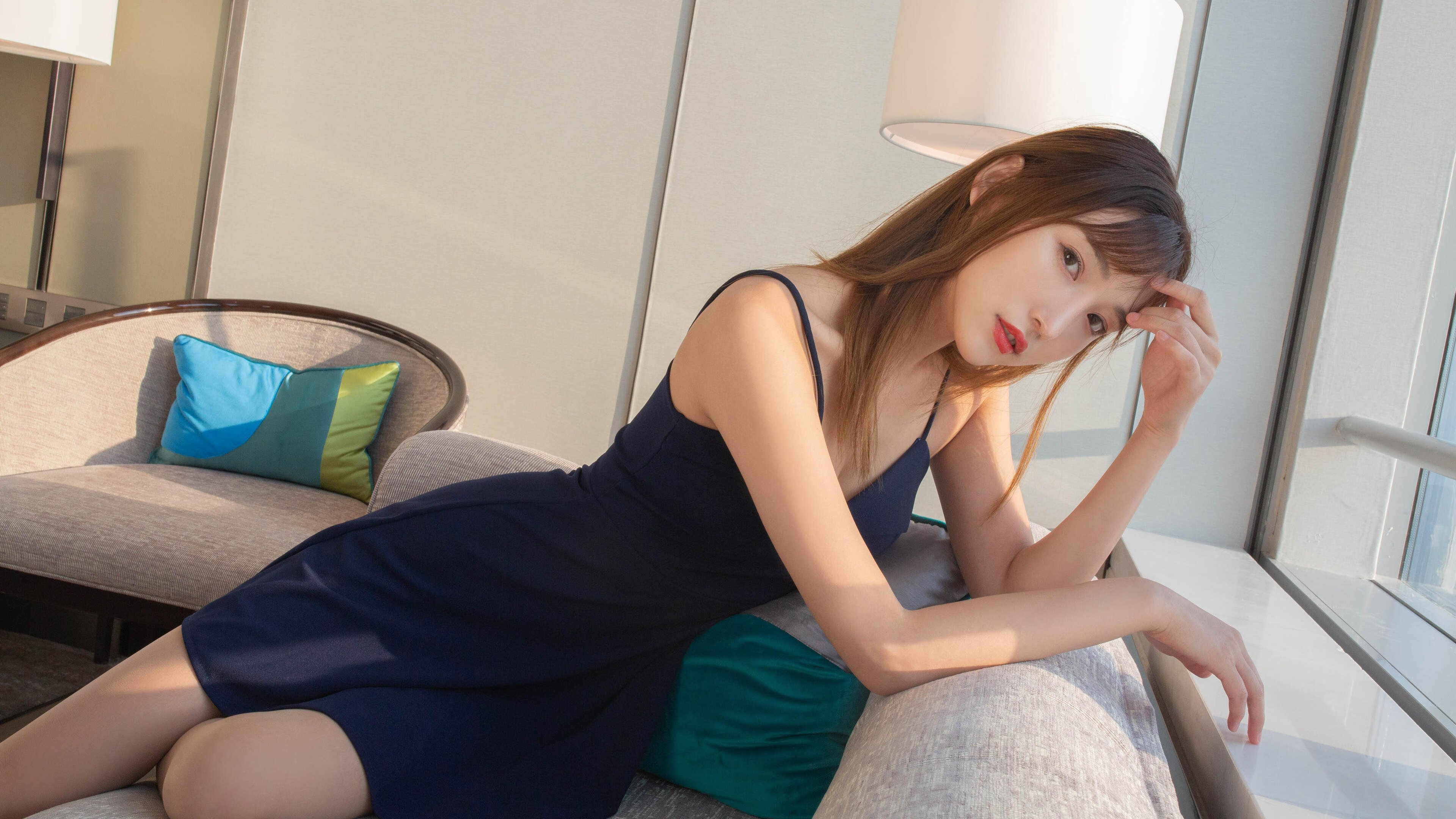 米兰体育官网-曼联在主场大胜,提升争冠信心